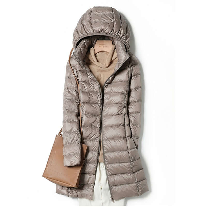 Lightweight women's puffer jacket, ideal for winter travel & casual outdoor activities. Stay warm in style.