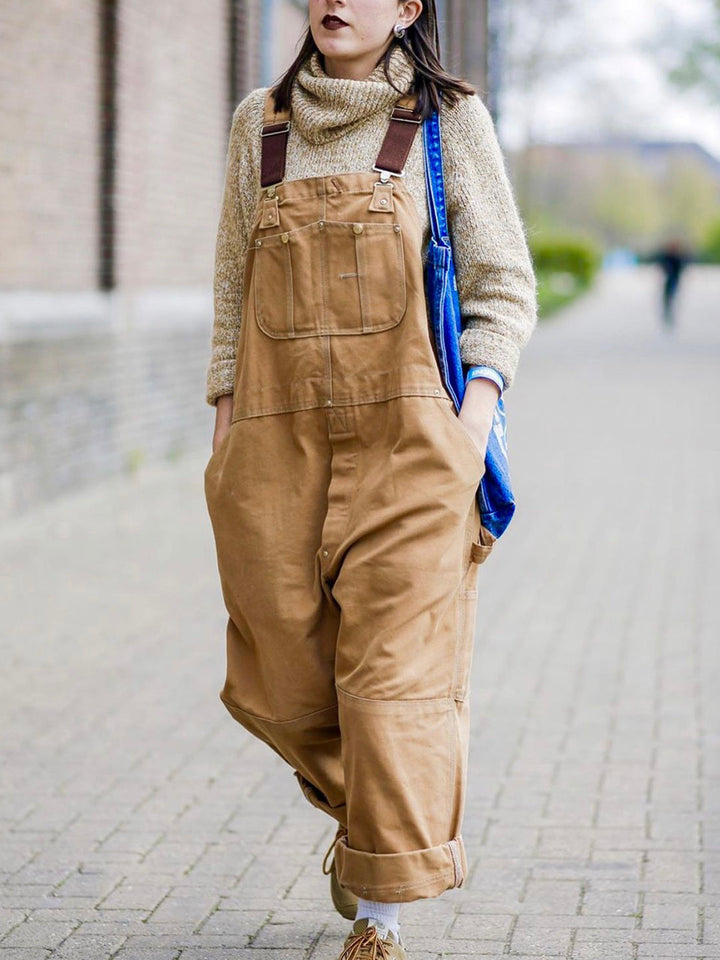 Casual women's dungaree jumpsuit, ideal for everyday wear. Relaxed fit utility romper for spring/fall fashion.