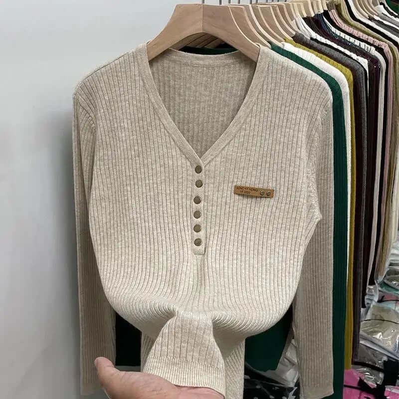 Women's V-neck knitted jumper in soft gray, perfect for cozy casual wear in fall and winter. Long sleeve sweater.
