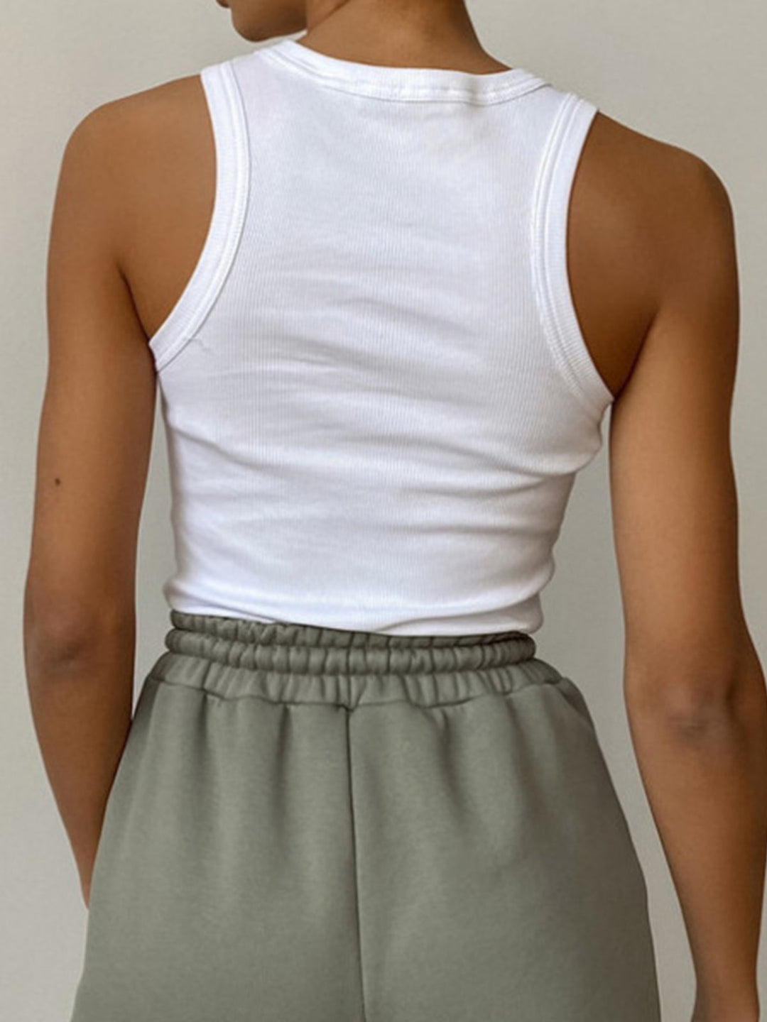 Fitted women's ribbed crop tank top with high neck, ideal sleeveless choice for everyday outfits.