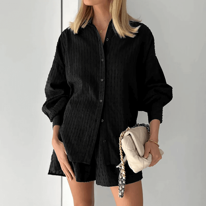 Chic women's matching lounge set, ideal for everyday wear & relaxed style. Soft two-piece summer outfit.