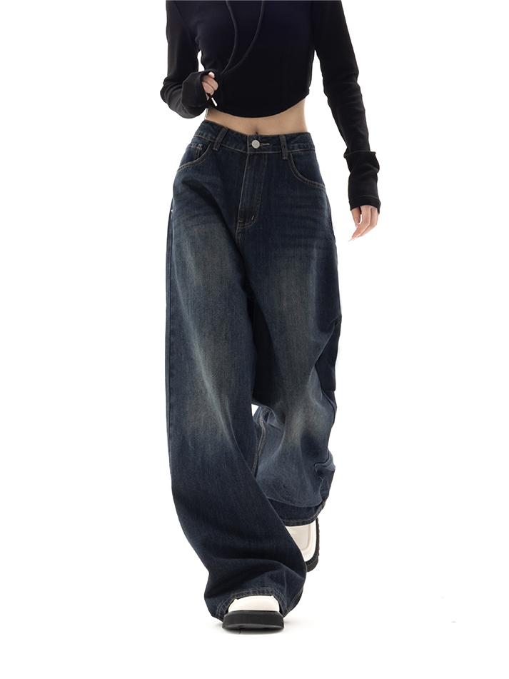 Women's vintage baggy boyfriend jeans in black, high waist, relaxed fit, perfect for streetwear style.