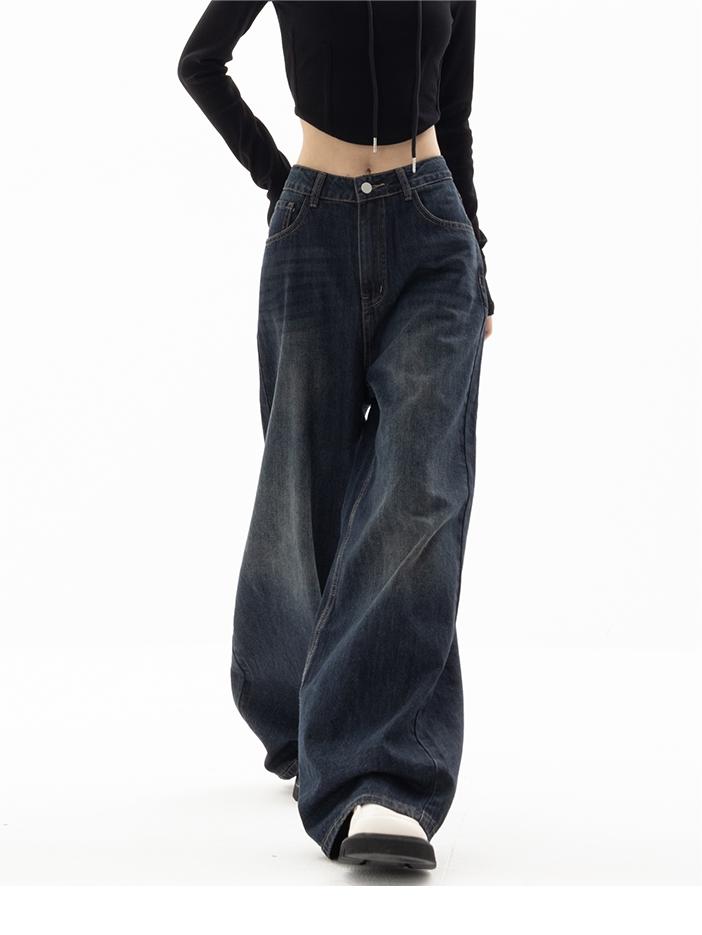 Stylish women's black high-waist vintage baggy boyfriend jeans, casual relaxed fit for streetwear denim look.