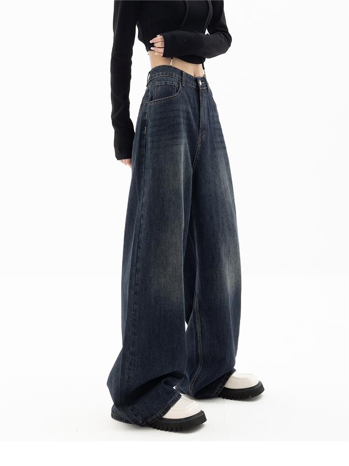 Authentic vintage black baggy boyfriend jeans for women, high-waist denim with a relaxed streetwear fit.