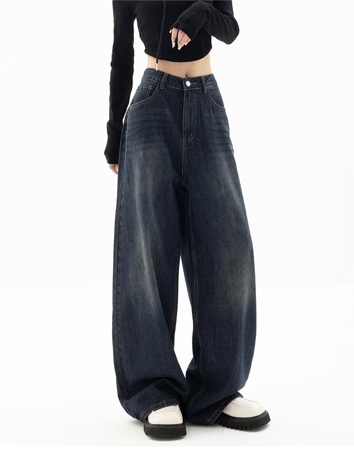 Women's black high-waist baggy boyfriend jeans. Vintage denim bottoms, relaxed fit casual streetwear style.