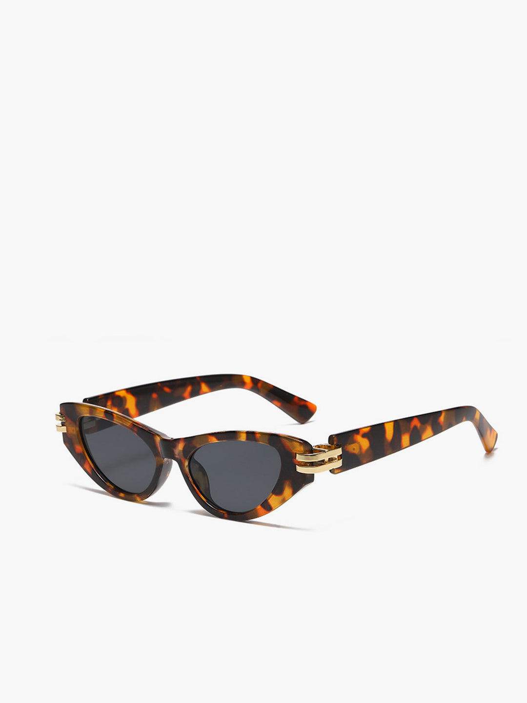 Retro cat eye sunglasses for women. Classic vintage eyewear, a chic accessory for any outfit.