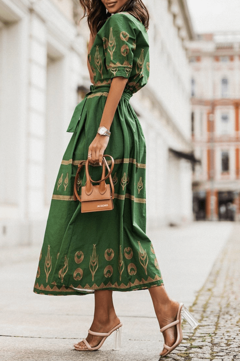 Classic women's vintage cotton A-line dress with short sleeves, elegant and breathable for summer.