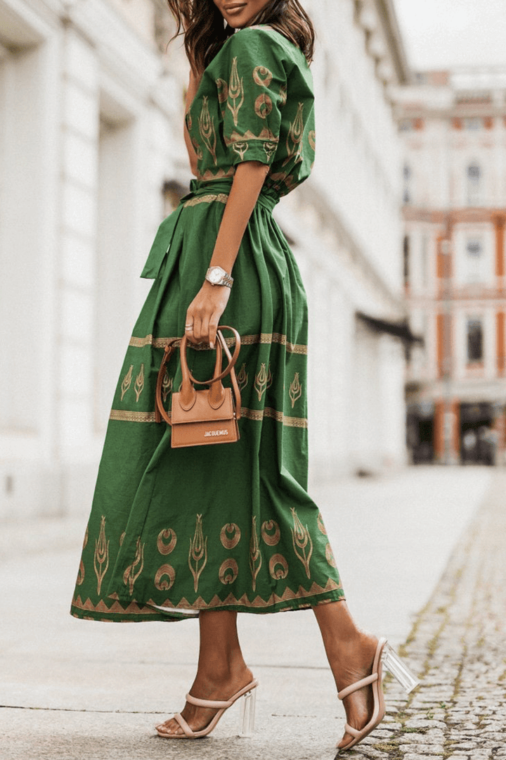 Classic women's vintage cotton A-line dress with short sleeves, elegant and breathable for summer.