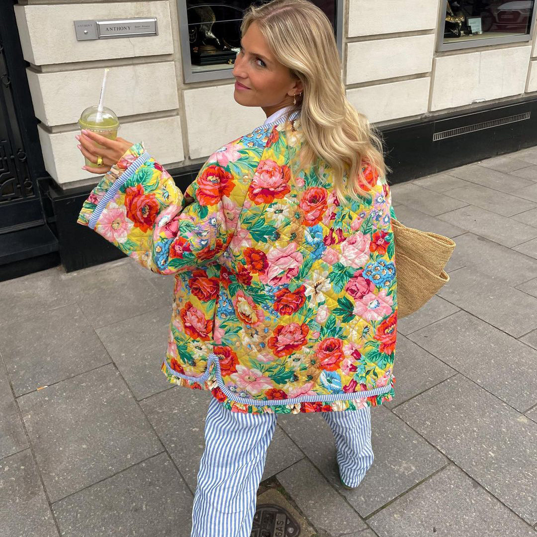 Cozy women's quilted floral jacket. Vintage style, oversized fit. Ideal fall & winter statement outerwear for fashion.