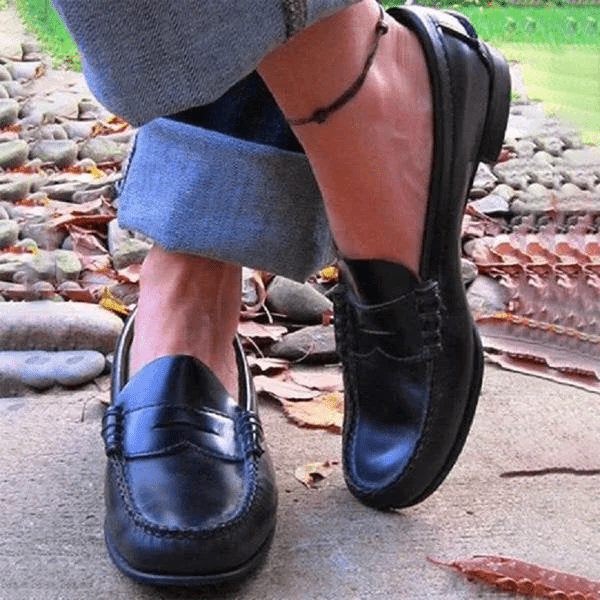 Women's vintage slip-on loafers in PU leather with a low heel for comfortable retro style