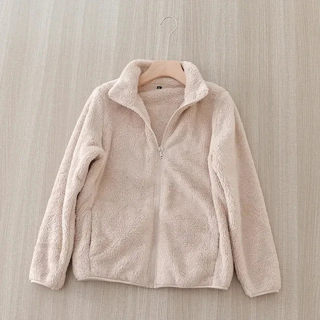 Stylish women's fleece jacket, a comfortable and warm choice for casual winter fashion.