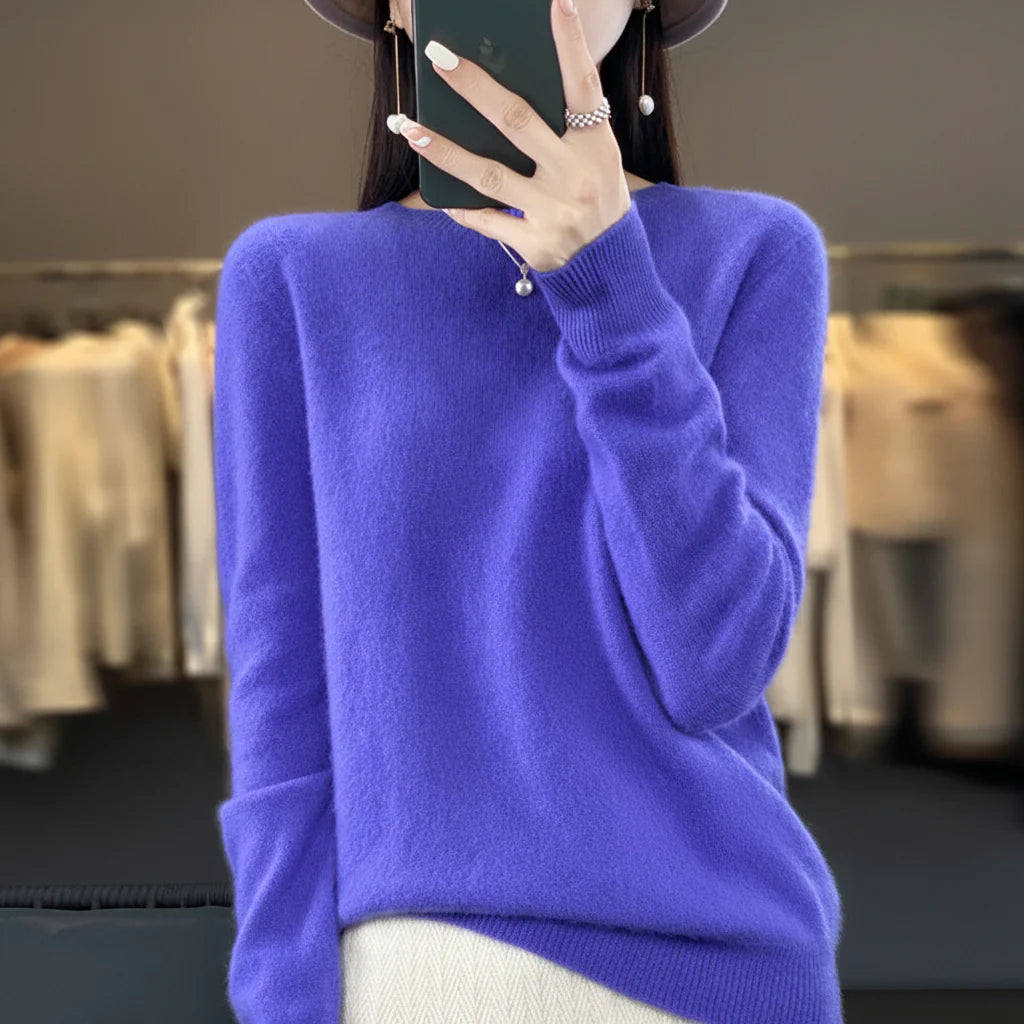 Chic women's warm crewneck pullover sweater, perfect for casual winter comfort.