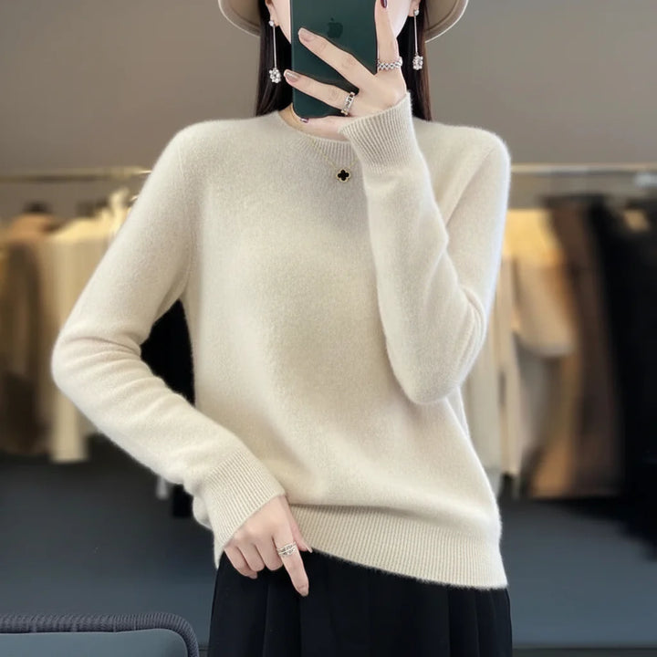 Versatile women's crewneck pullover, a warm & comfortable long sleeve for daily wear.