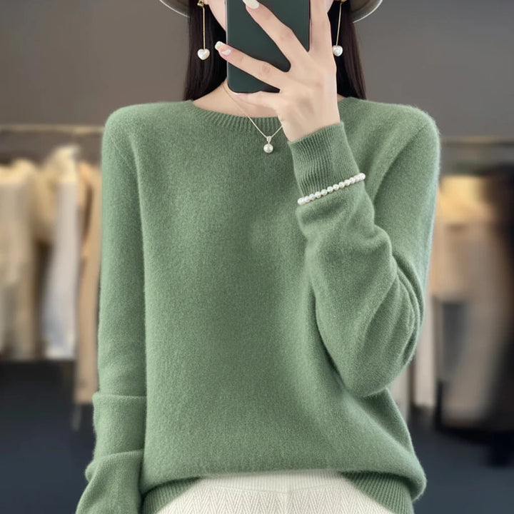 Warm women's crewneck sweater, a soft pullover for cozy comfort in autumn and winter.