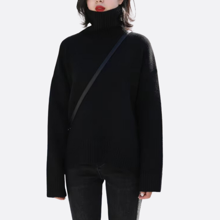 Elegant women's oversized turtleneck sweater in a thick knit, warm long sleeve design for chic winter fashion.