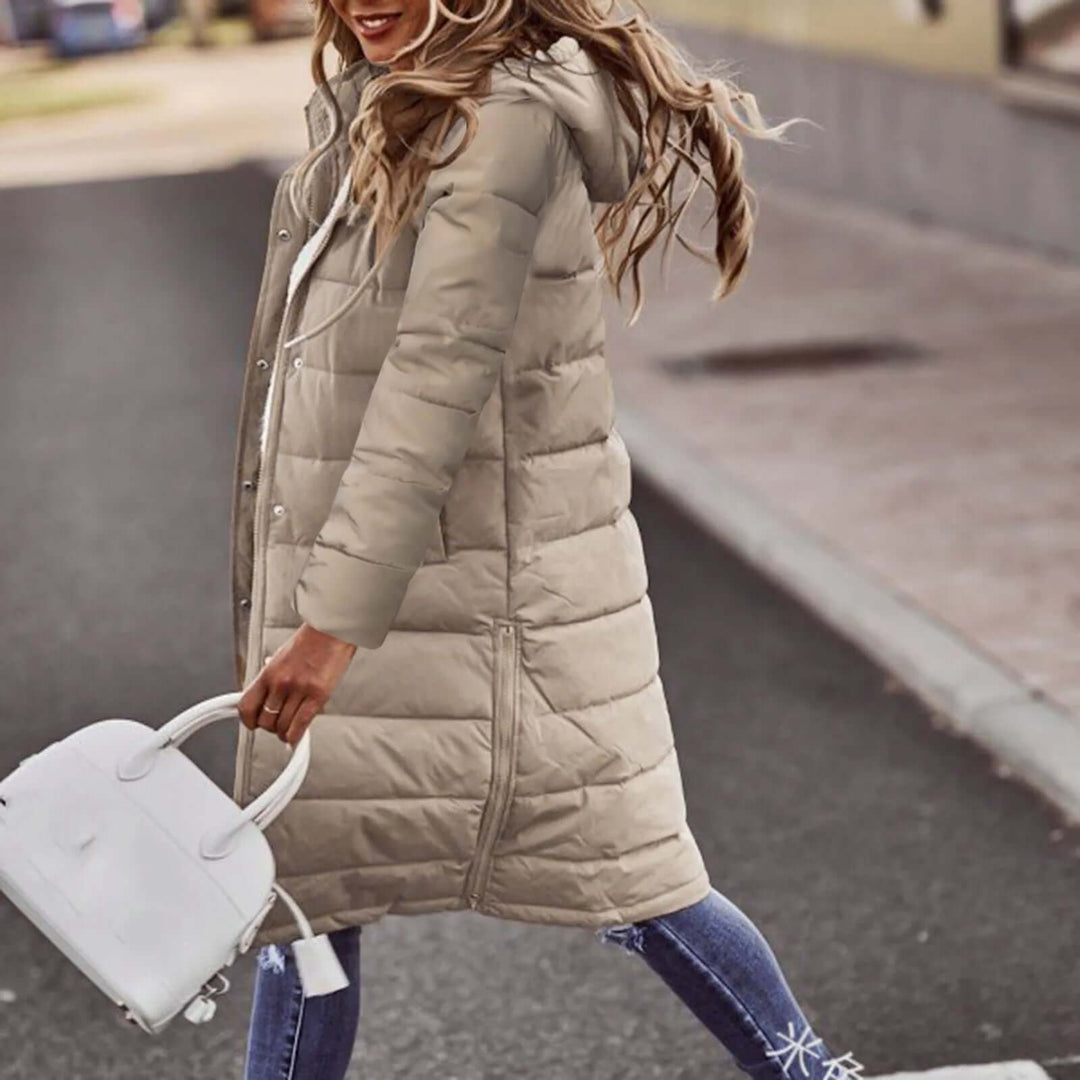 Warm hooded women's padded winter coat, ideal for cold weather, combining style and comfort.