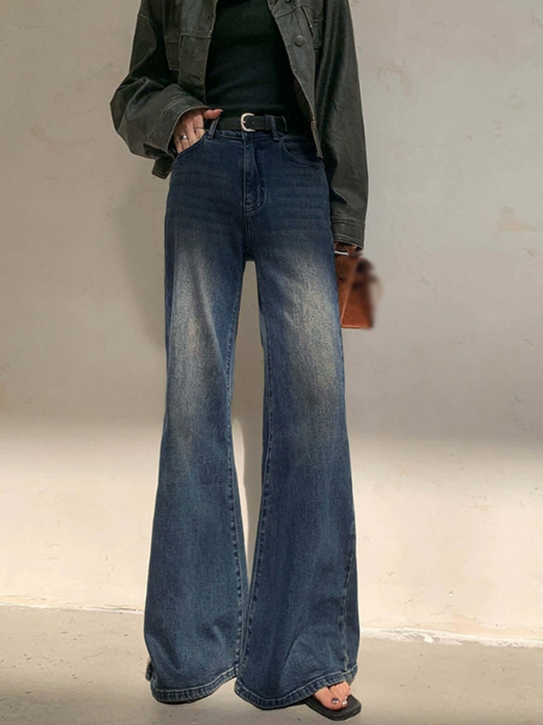 Fashionable women's wide leg high-waisted blue vintage jeans. Trend-right denim for a timeless, casual look.