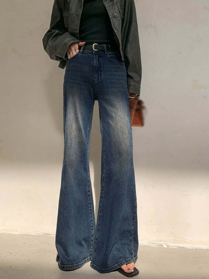 Fashionable women's wide leg high-waisted blue vintage jeans. Trend-right denim for a timeless, casual look.