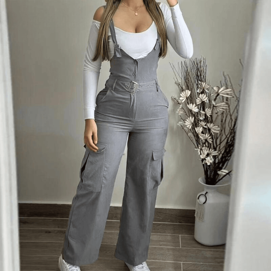 Stylish wide-leg women's overalls with front pockets, perfect for fall fashion. Comfortable & adjustable casual jumpsuit.