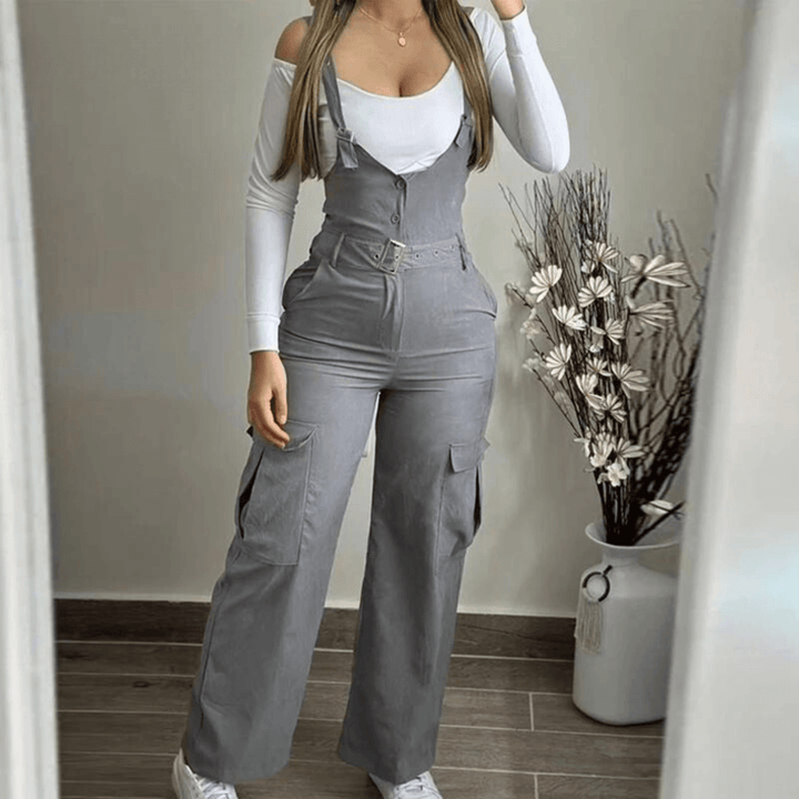 Stylish wide-leg women's overalls with front pockets, perfect for fall fashion. Comfortable & adjustable casual jumpsuit.