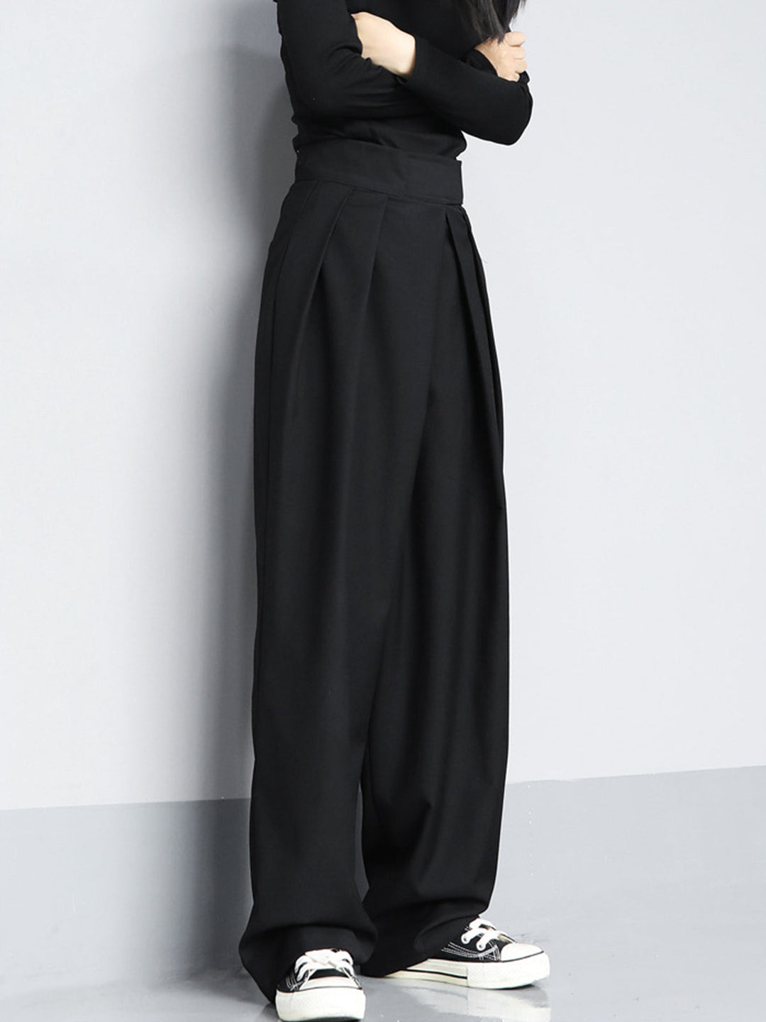 Women's wide leg pants with adjustable Velcro waist for comfortable, effortless casual chic style.