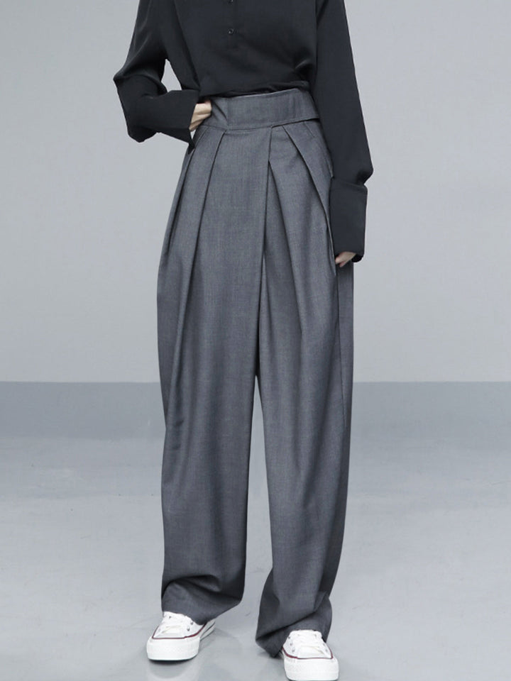Chic women's wide leg pants featuring an innovative Velcro waist for a secure and stylish modern fit.