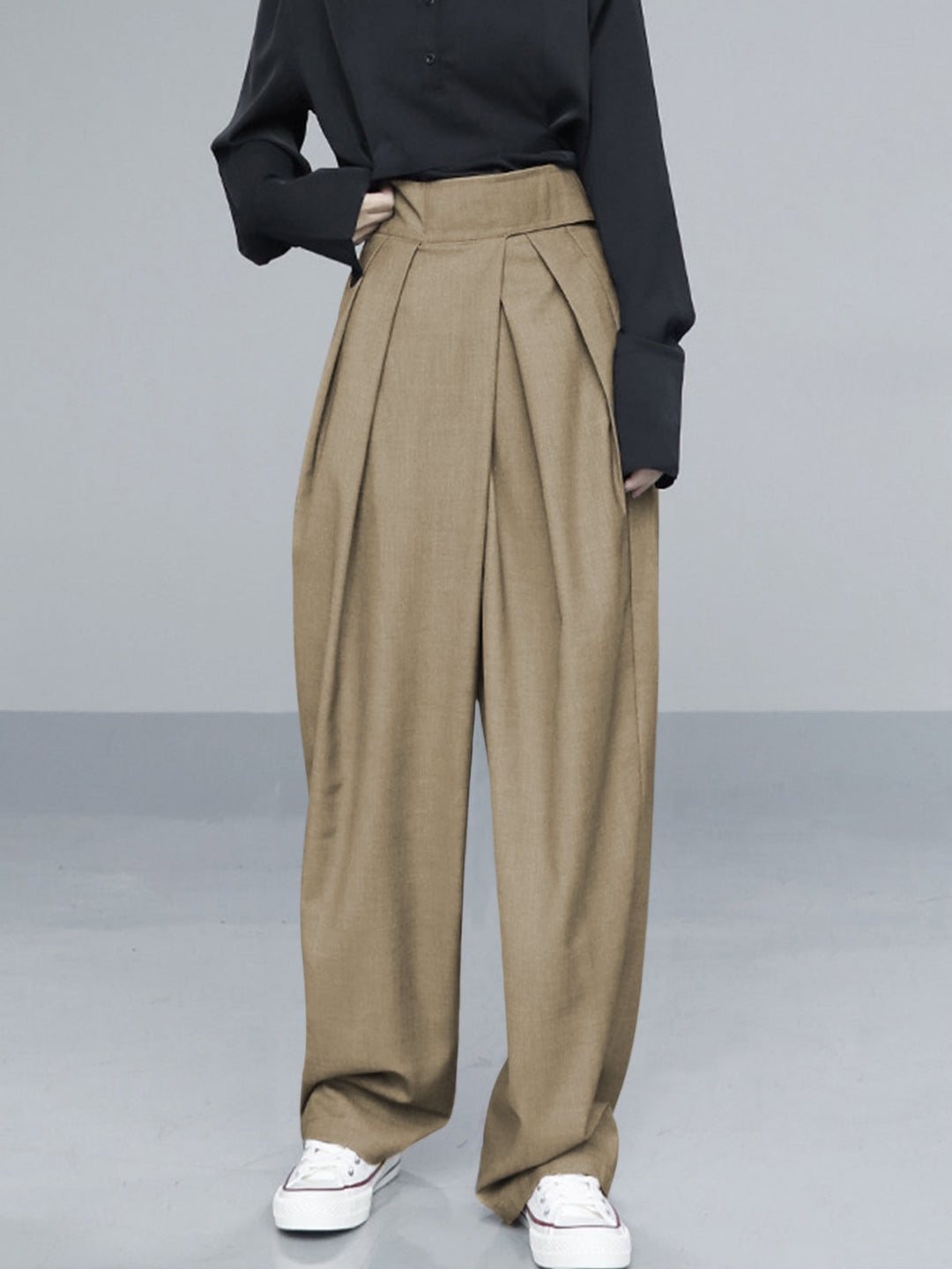 Fashionable women's wide leg pants, offering a relaxed fit and effortless style with an adjustable Velcro waist.