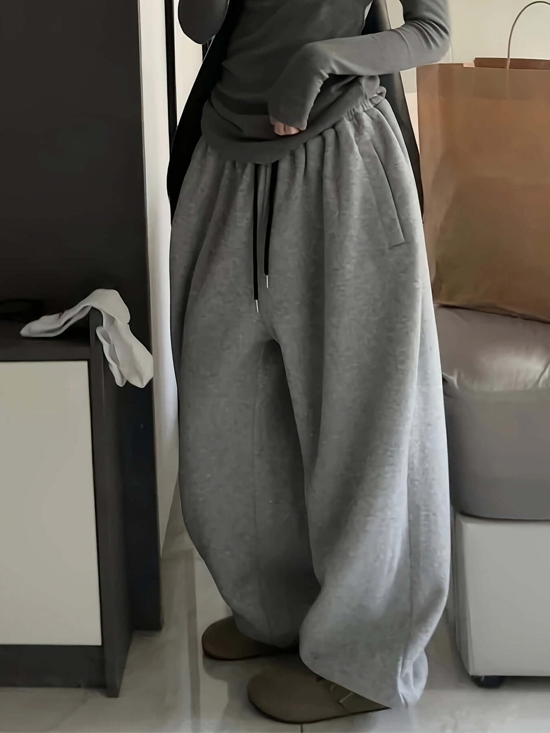Women's wide-leg sweatpants with elastic waistband for ultimate comfort & casual style.