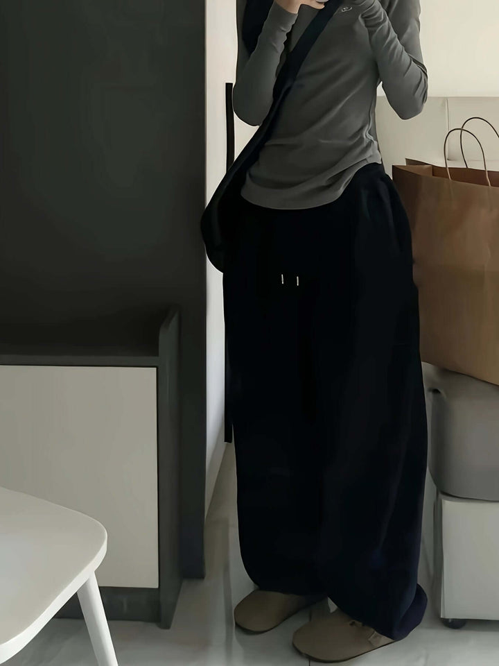 Stylish women's wide-leg sweatpants, perfect for lounging with a comfortable elastic waist.