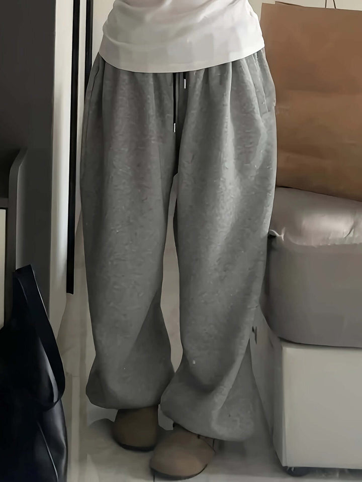 Comfortable women's wide-leg loungewear sweatpants, elastic waistband, great for casual outfits.