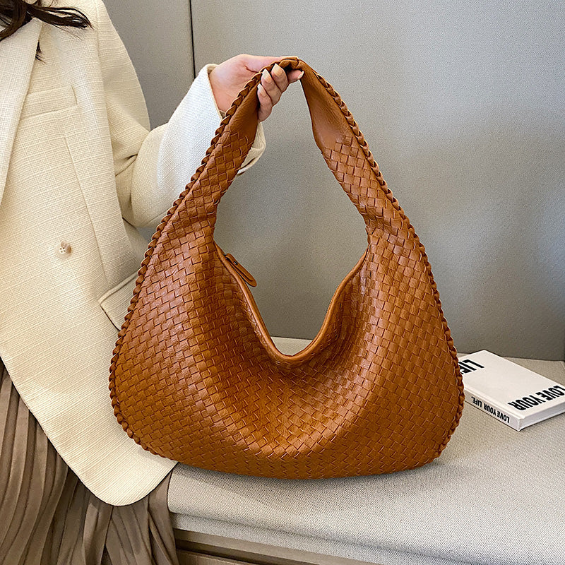 Women's woven shoulder bag, perfect for everyday carry & a stylish accessory.