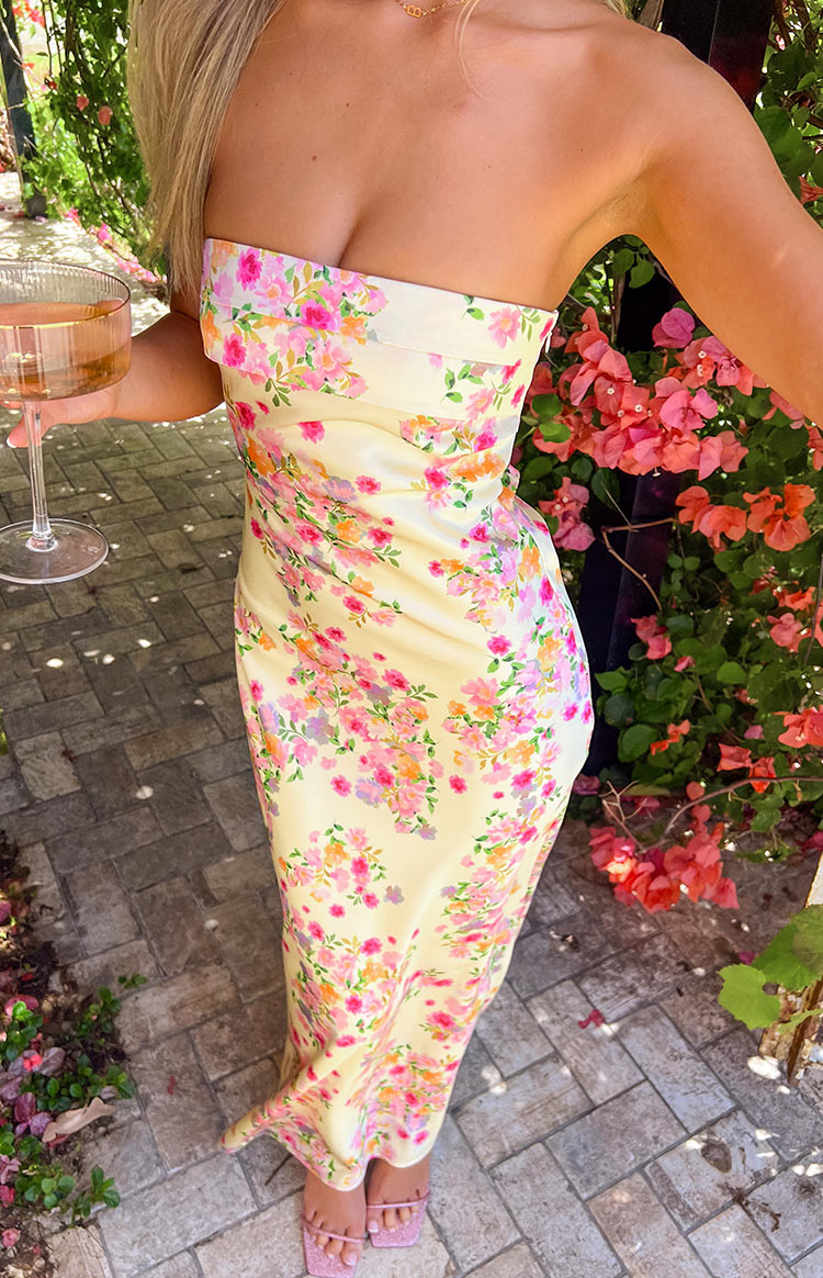 Elegant strapless yellow floral print maxi dress. Ideal for summer parties & events.